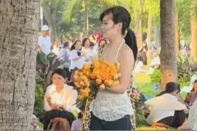 给陌生女生送花 #街头送花 #治愈系 #惊喜瞬间