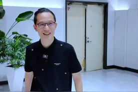 当全公司发充电宝忘了财务 