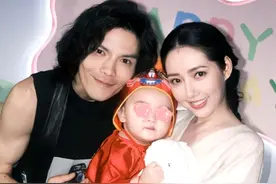 小奶黄在向家多受宠？直呼爷爷强强，踩爸爸的脸，奶奶珠宝全归她 #郭碧婷 #向佐 #向太 #孙女 #隔辈亲视频封面
