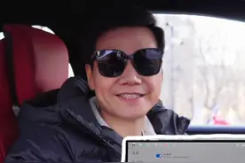 滑雪季已经到了，大家都开板了吗？你们滑单板还是双板～#和雷军一起聊车视频封面