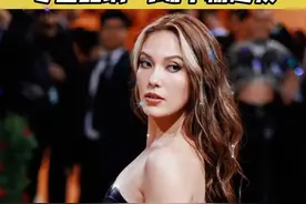 美炸了！谷爱凌亮相MetGala2022红毯，抹胸皮裙尽显酷飒，气场全开丝毫不输超模 #谷爱凌 #metgala 视频封面