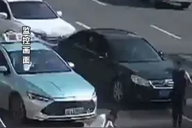 #暖医瞬间  延边医院护士李英兰下班途中紧急施救车祸伤者 温暖举动暖人心！视频封面