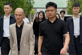 身为董事长的我在面对业务精英为难的时候可以低头，但这个事儿背后一定不简单！#小武的日常生活