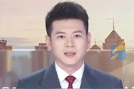 “小学放学时间过早，职工家长难以及时接送。”最近，有深圳市民在人民网留言板留言建议“应当延时至18:30放学”。对此，深圳宝安区教育局回应称，课后服务时间原则上至18:00止，有特殊情况可由学校妥善安排。孩子放学后出现“时间空档”，“接送难、看护难”的问题是否也曾困扰着你？（文稿来源：人民日报）#接娃  #育儿视频封面