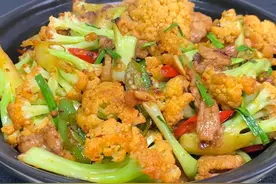 干锅花菜好吃有技巧，不焯水不过油，脆嫩入味，下酒又下饭视频封面