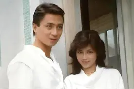 此一时彼一时！一张翁美玲和汤镇业的高清旧照曝光，一个香消玉殒，一个2段婚姻6个娃 #汤镇业 #翁美玲 #文静 #汤镇宗 #明星人物传