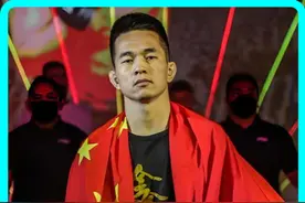 少林寺总教头蜻蜓点水，霸气飞膝干碎外国冠军天灵盖，狗血淋头！ #唐凯VS阿卜杜拉耶夫 #one冠军赛 #综合格斗视频封面