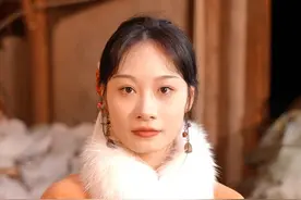 她是福州贼勤奋的牛角梳女王，为了做出地道的传统福州牛角梳，一天只睡六小时#福州牛角梳 #传统手艺视频封面