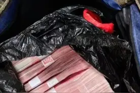 30万元现金被当成垃圾丢了！环卫工郑长海捡到后，决定这么做……#浙江dou知道  （供稿：永康融媒体）视频封面