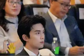 吴磊亮相两岸电影展雅安活动现场 用四川话给大家打招呼 透露有机会希望能去骑318川藏线视频封面