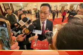 当被问到使用DeepSeek的感受， 全国政协委员冯远征对本报记者这样说#DeepSeek #两会 #两会代表委员有话说 #冯远征视频封面