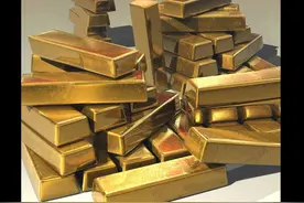 黄金持续飙升，对我们有什么影响？捂好自己的钱袋子！视频封面