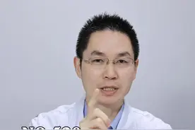别撕了！反复起皮干裂，很可能是剥脱性唇炎！教你1招改善#唇炎 #剥脱性唇炎 #抖出健康知识宝藏  #医学科普 #唇部护理视频封面