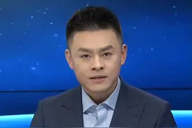 近日，江西赣州，4名小学生在篮球场的水泥地上发现一只漂亮的甲虫，造型独特，于是报警送到了黄陂派出所。经鉴定，确定该甲虫为国家二级保护动物阳彩臂金龟。戳视频，为这些孩子们点赞！听听育见主播怎么说→视频封面