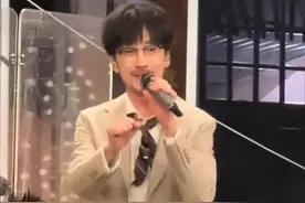 周传雄带着《青花》杀回来了 #周传雄回应青花抖音爆火  #很高兴音乐会 #青花 #周传雄