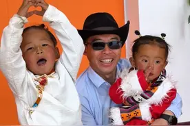 00后藏族牧民和春天局长一起直播，第一次乘坐直升机！ #记录真实生活 #农村生活 #vlog日常