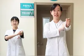 减肥！减脂！助睡眠！这套中医科医生每天都在做的养生操，每天只需5分钟，快和家人一起练起来吧！#减脂操 #养生操 #中医养生 #夏至  #专家来了视频封面
