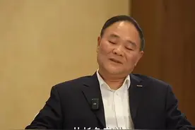 李书福表示：汽车工业是一场没有尽头的马拉松赛跑，要有敬畏之心视频封面