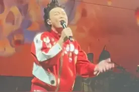 6月13日，海南，#陈奕迅海口演唱会 今日举办，凌晨才宣布因台风取消。歌迷：昨晚还收到开唱的短信，“催我们”赶紧过来。海口市旅文局发布补偿方案：将为已登岛歌迷提供部分住宿补贴。#陈奕迅视频封面