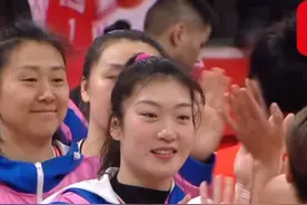 四川女篮晋级四强！李梦坎贝奇横扫江苏，最美主帅陈晓佳满脸无奈视频封面