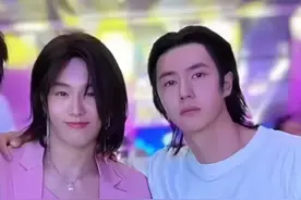 乐华主持人硬控明星身高尴尬了谁？王一博成小手办，黄明昊只能仰视，就连187的毕雯珺都蒙了#程潇 #吴宣仪 #李汶翰 #黄明昊 #杜华视频封面