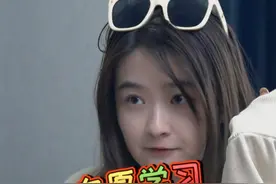 下周月考了，别想着抄啊，你们那点小伎俩我都看透了#考试 #00后老师 #撕伞行为视频封面