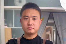 清蒸鲈鱼，到底冷水上锅还是水开上锅，酒店大厨教我诀窍，肉质鲜 嫩 不腥不柴，超好吃#家常菜 #美食教程 #清蒸鲈鱼 #清蒸鱼