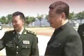 2021年3月24日，习近平来到武警第二机动总队视察，同官兵亲切交流。