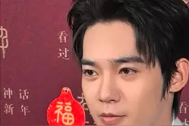#于适说我不相信坚持不会成功 #于适说今年争取见六公主100次 掉落一则采访花絮🧩#于适 手写福字直拍大放送🈶 时来运转，“福禄”双至，明日开工，带上小于的祝福开启元气满满的一年吧！#封神第二部视频封面