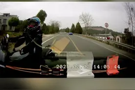 逆行危险，请勿冒险！#逆行 #逆行超车 #危险瞬间 #交通事故警示录 @三台公安视频封面