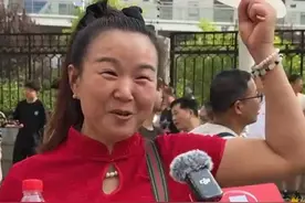 高考应援的浪漫伏笔！考生妈妈提前100天种下向日葵，今天穿旗袍 抱花送考：旗开得胜 一举夺魁视频封面