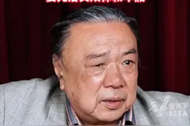 五一只有1天假，长假全靠调休凑，专家：落实双休和年假，比增加假期要重要得多视频封面