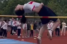 初中一女生跳高1.56米，达到国家二级运动员水平！