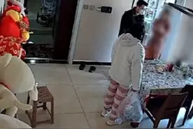 完整版视频！“你们家两个小孩特别吵”，#楼下夫妻上门怒斥楼上孩子吵闹 ，随后场面混乱了......#陕西dou知道  @DOU+小助手视频封面