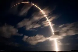 马斯克星链大量坠落，是特朗普搞事情吗？ #硬核深度计划