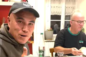 法国野河钓鱼. 晚上去法国钓友家吃法餐. 顺便看看法国钓友的钓鱼装备.  
#2020dou来钓鱼 #野外垂钓 #钓鱼 
#抖音钓鱼人 #野河野钓视频封面