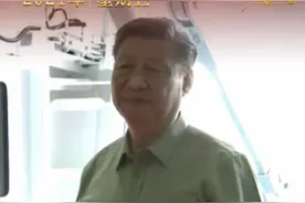2021年4月23日，海军三型主战舰艇——长征18号艇、大连舰、海南舰在海南三亚某军港集中交接入列。习近平登上新入列舰艇，检阅舰艇仪仗队。视频封面