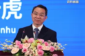 12月12日消息，上海市人大常委会原党组书记、主任董云虎被“双开”：将政协委员资格等私相授受。#周刊君热点视频封面