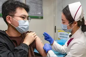 广州开打男性可用HPV疫苗！首批12人尝鲜 9-26岁皆可打，医生：约九成男性可感染HPV，严重或致癌#广州 #广东dou知道 #广州开打男性可用HPV疫苗 #HPV视频封面