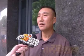 上班路上心脏骤停能否认定工伤？ 赵先生是四川人，他的弟弟今年50岁，在湖州打工。赵先生说5月16号弟弟在开车上班的路上，突发疾病陷入昏迷，送医后抢救无效去世，死因是心跳呼吸骤停。赵先生希望给弟弟申请工伤认定，但过程并不顺利。#浙江dou知道 @抖音小助手 #媒体精选计划视频封面