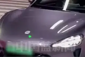 律师解读小米SU7高速事故责任划分，如果车子质量问题导致事故，小米汽车负责，如果驾驶员错误开车行为导致事故，驾驶员负主要责任，还要赔偿同行去世女孩家属。视频封面