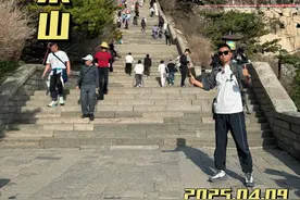 爬一次东岳泰山到底有多难？全程徒步登顶到底需要多长时间？ #泰山 #泰山会制服每一个嘴硬的人 #徒步登山 #泰山攻略 #万物皆可种草搜