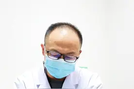 打呼噜十几年，从大学就吵得室友睡不着觉#打呼噜 #呼噜声 #睡眠呼吸暂停综合征 #鼾症专家樊可成 #徐州矿务集团总医院视频封面