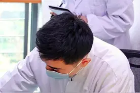 腿上一按一个坑，是怎么回事？ #血管 #肾脏健康 #医学科普