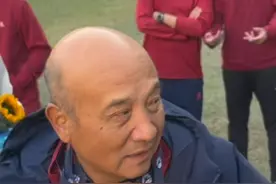 68岁殷铁生率领山东男足夺冠， 全队赛后这样致敬传奇老帅视频封面