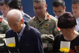 重庆今日拉响防空警报，悼念抗日战争时期“重庆大轰炸”遇难同胞#大象主播说 @主持人嘉祥视频封面