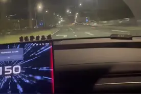 小米su7深夜狂飙170km/h
撞上电动车致解体 现场一片狼藉⑭#小米su7 #交通事故视频封面