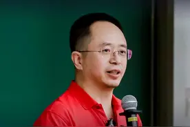 在清华和00后分享DeepSeek带来了哪些创业赚钱机会 #DeepSeek #大咖观察 #红衣聊AI视频封面