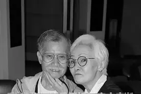 TVB资深演员雪妮因癌症病逝 其夫唐佳上月坠楼身亡 他曾透露希望与太太同死 二人将于14日一同举行葬礼