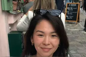 “找到他们是我现在最大的愿望” 90后华裔女硕士寻亲 31年前随养父母到荷兰定居 至今依然保有儿时珍贵录像视频封面